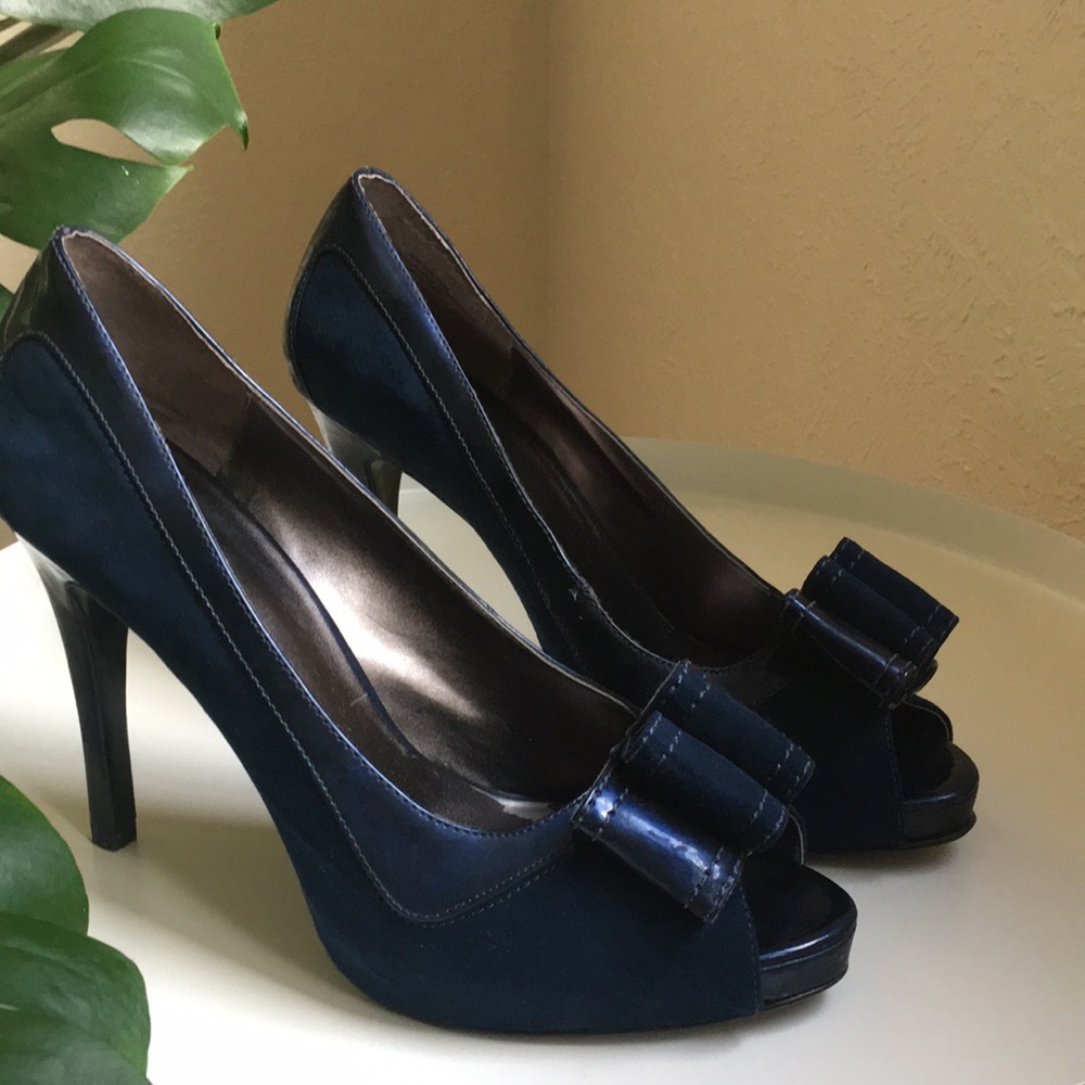Nine West Loretto beautiful ribbon front heels